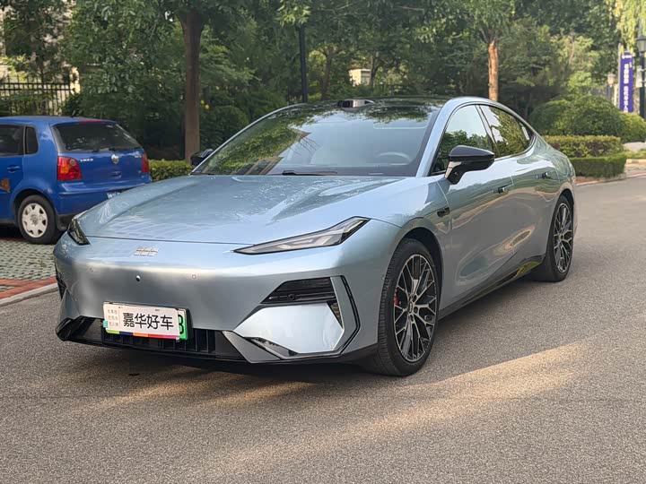Geely Galaxy E8 2025 2025款 620km 四驱星舰激光雷达智驾版
