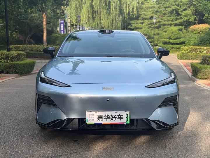 Geely Galaxy E8 2025 2025款 620km 四驱星舰激光雷达智驾版