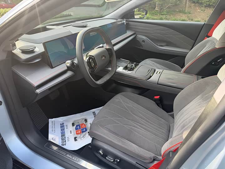 Geely Galaxy E8 2025 2025款 620km 四驱星舰激光雷达智驾版