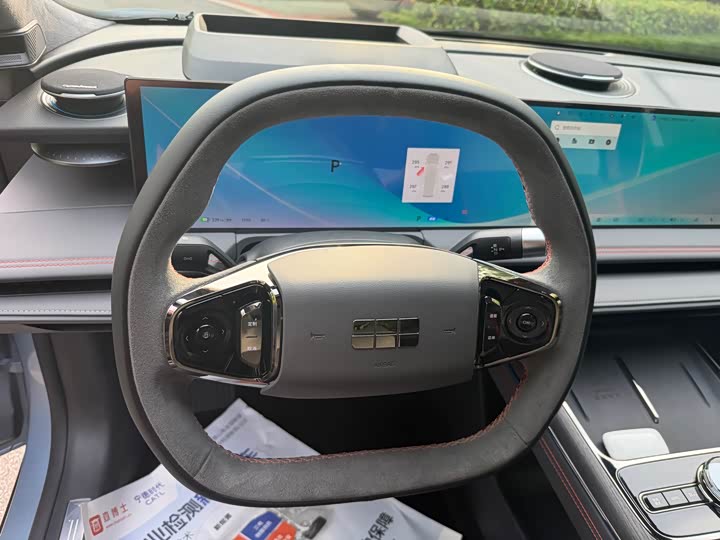 Geely Galaxy E8 2025 2025款 620km 四驱星舰激光雷达智驾版