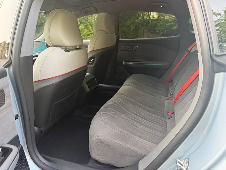 Geely Galaxy E8 2025 2025款 620km 四驱星舰激光雷达智驾版