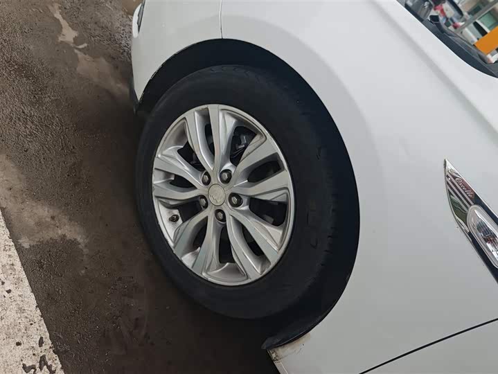 Zdjęcie 6 - Buick Excelle GT