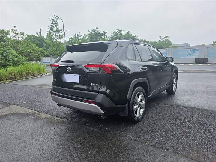 Photo 7 - Toyota RAV4