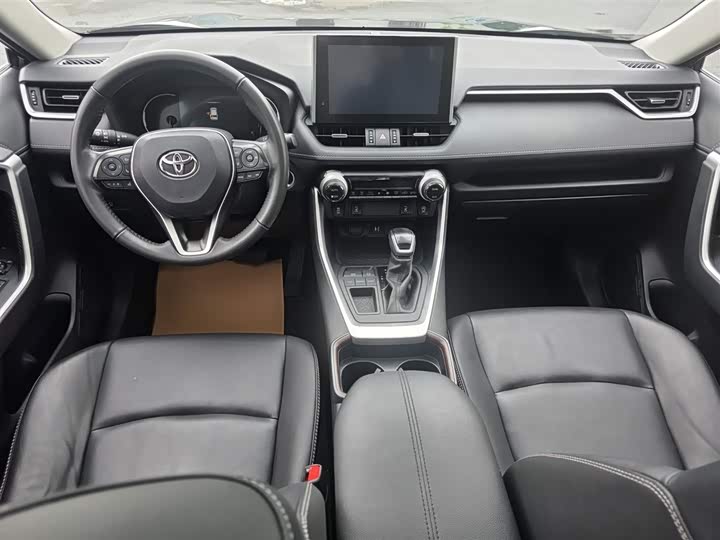 Photo 8 - Toyota RAV4