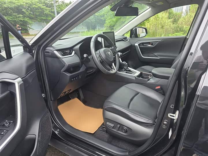 Photo 9 - Toyota RAV4