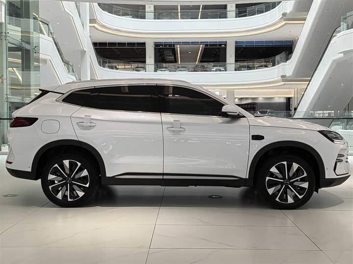 Photo 9 - BYD Song Plus Hybrid/EV