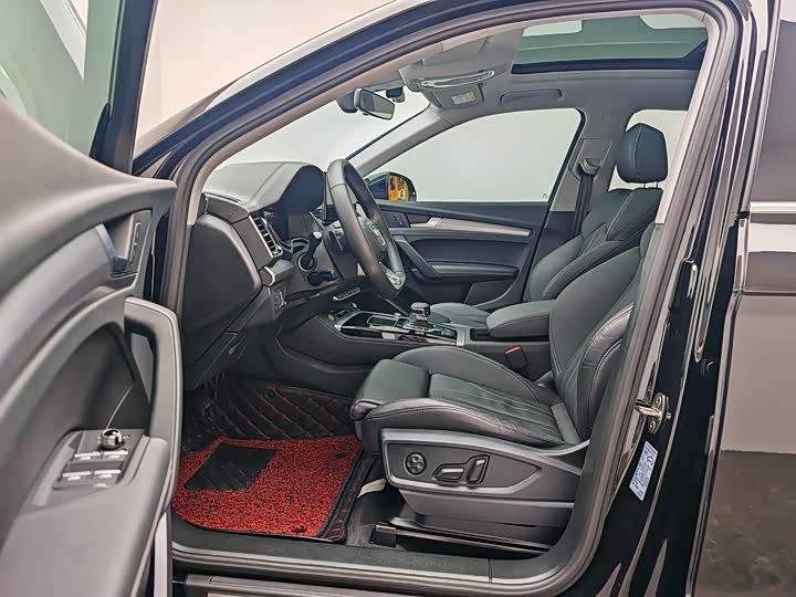 Фото 5 - Audi Q5L
