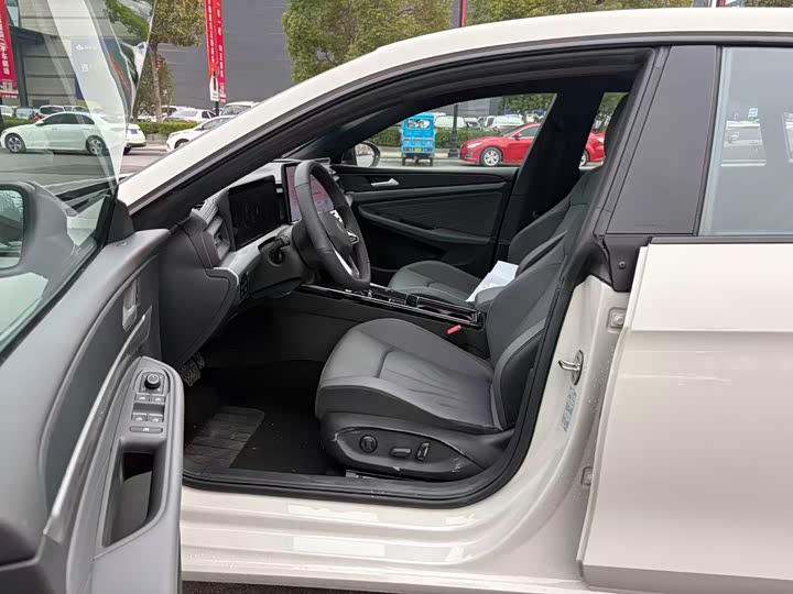 Volkswagen Lamando L 2026 2026款 凌渡L GTS 380TSI 凌风百万纪念版