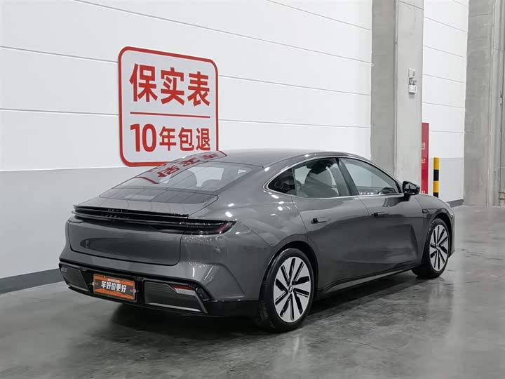 Photo 2 - Geely Galaxy E8