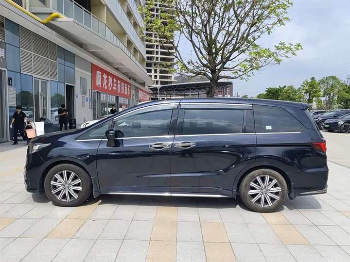 Фото 3 - Honda Odyssey