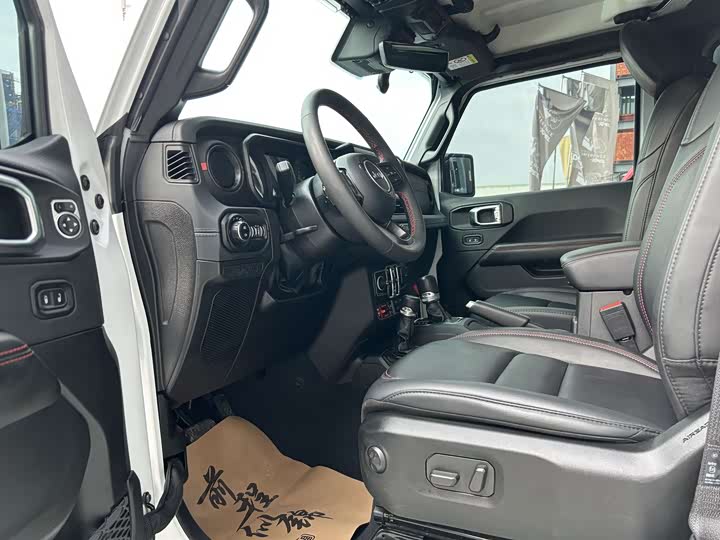 Фото 5 - Jeep Wrangler