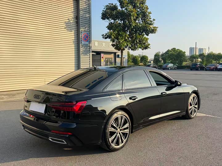 Фото 5 - Audi A6L