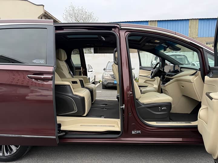 Фото 5 - Buick GL8 ES