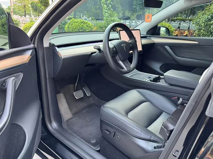 Фото 3 - Tesla Model Y