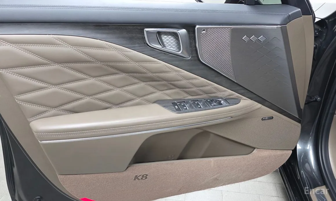 Photo 24 - Kia K8