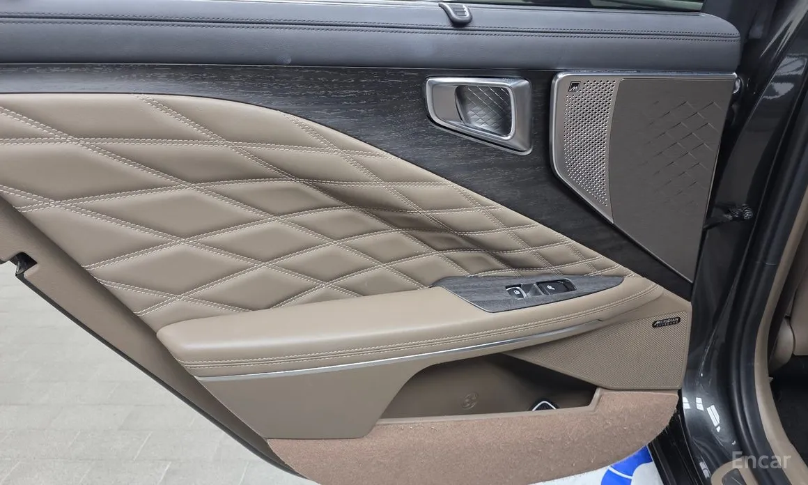 Photo 25 - Kia K8