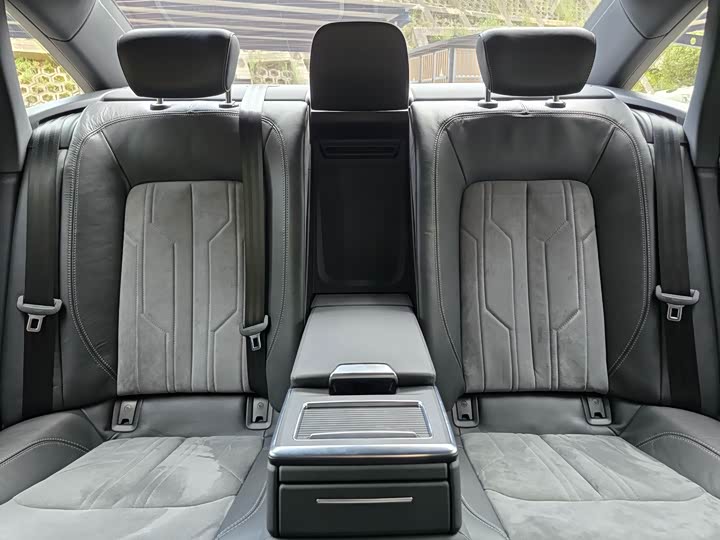 Фото 4 - Audi A6L