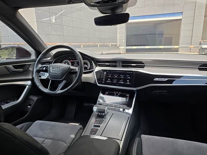 Фото 5 - Audi A6L
