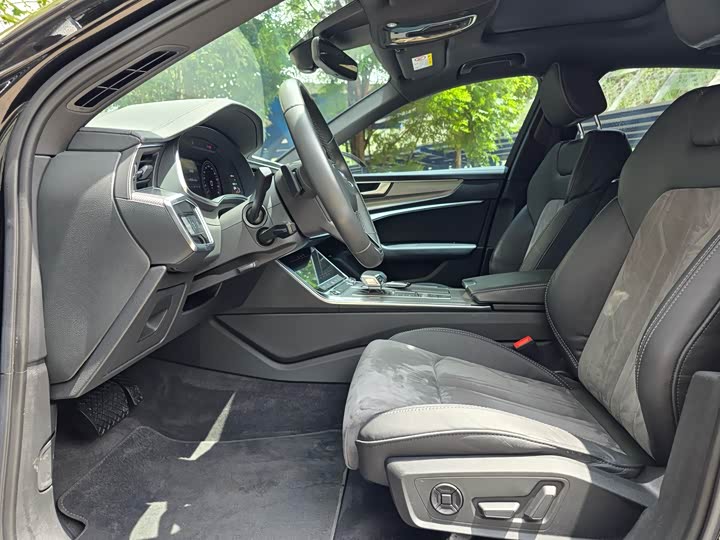 Фото 7 - Audi A6L