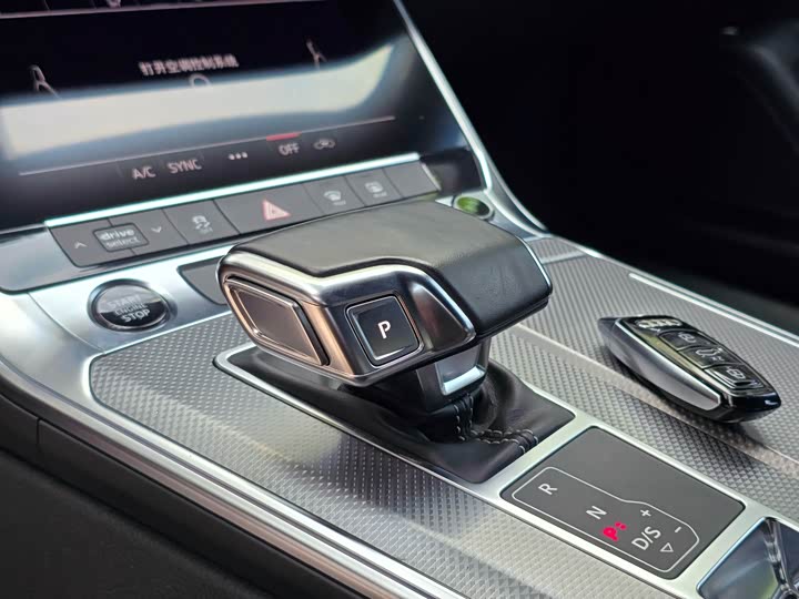 Фото 9 - Audi A6L