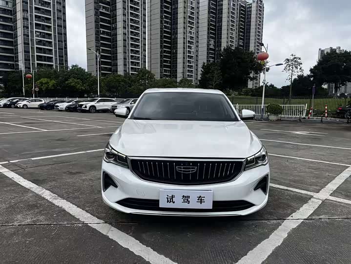 Фото 2 - Geely Emgrand