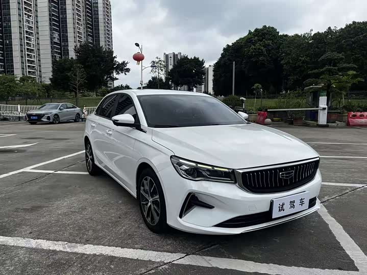 Фото 3 - Geely Emgrand