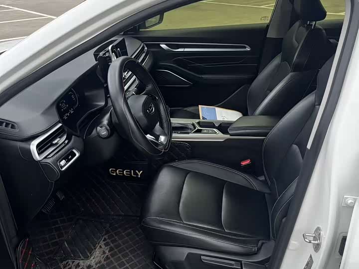 Фото 4 - Geely Emgrand