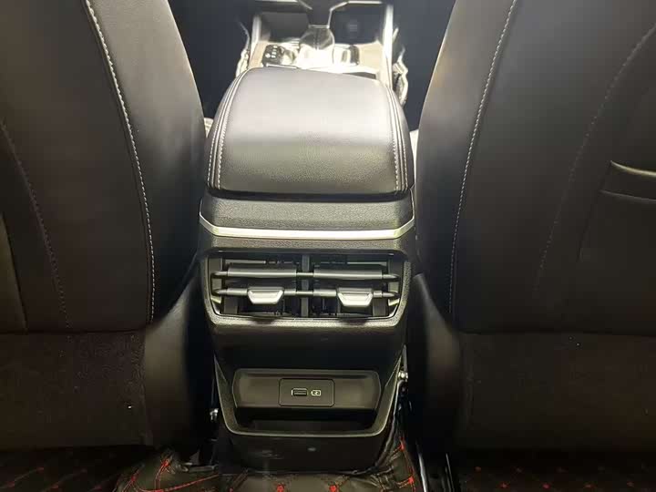 Фото 8 - Geely Emgrand