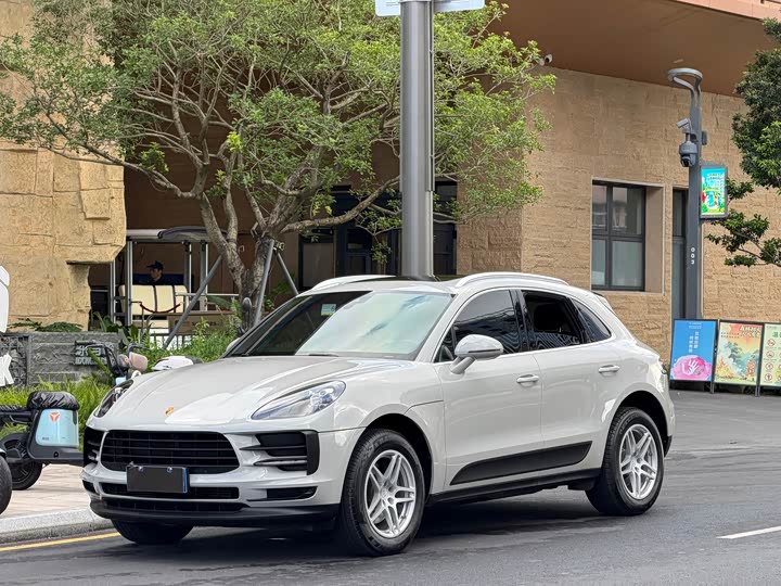 Photo 1 - Porsche Macan