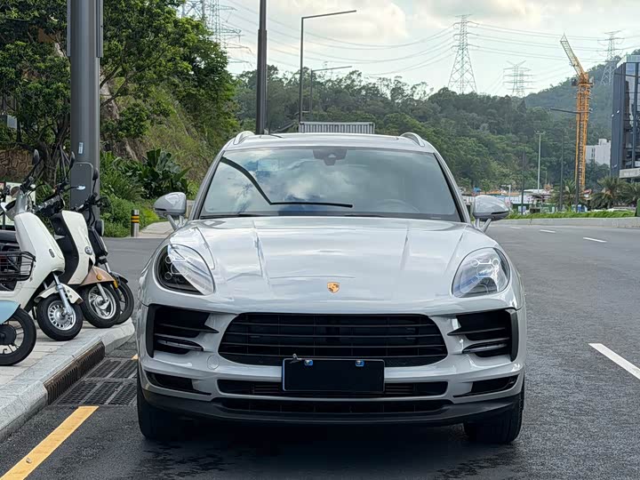 Photo 2 - Porsche Macan