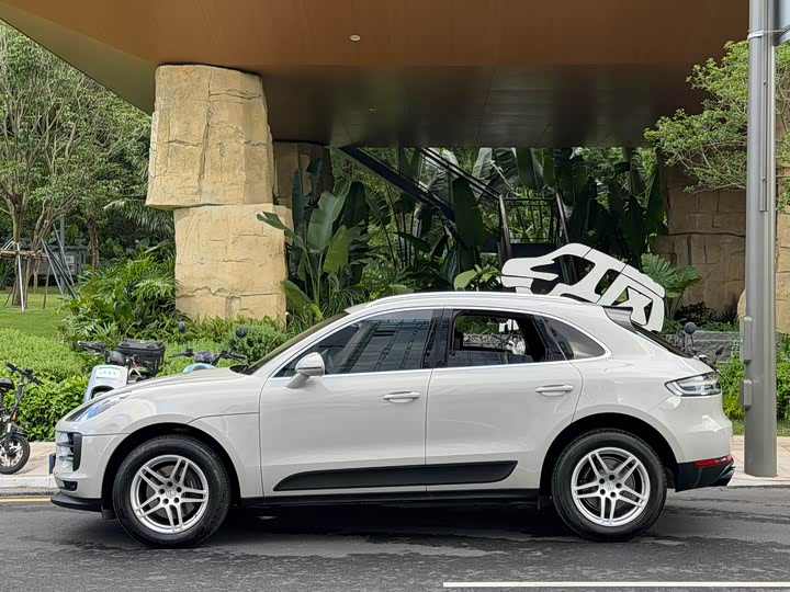 Photo 4 - Porsche Macan