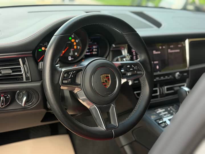 Photo 6 - Porsche Macan