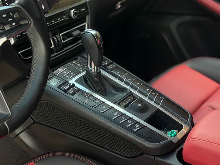 Photo 7 - Porsche Macan