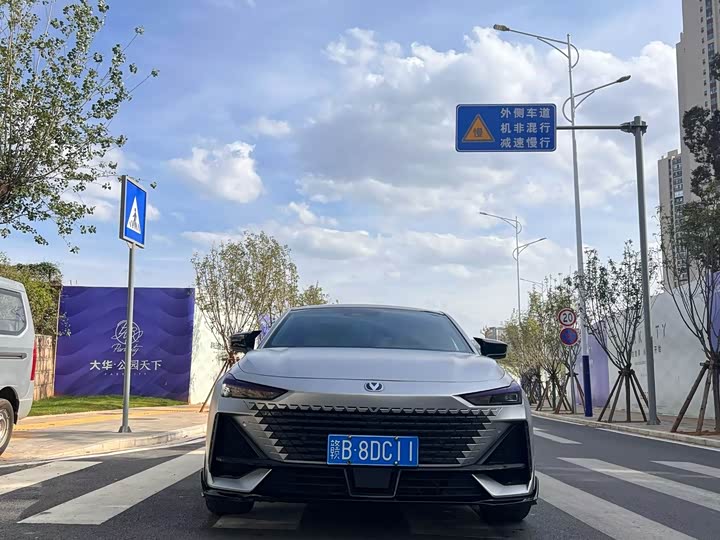 Фото 2 - Changan UNI-V