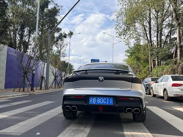Фото 9 - Changan UNI-V