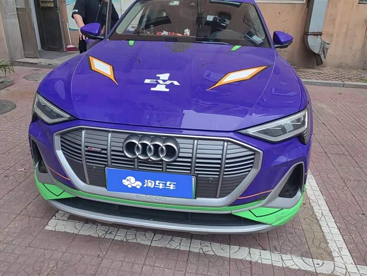Photo 2 - Audi e-tron