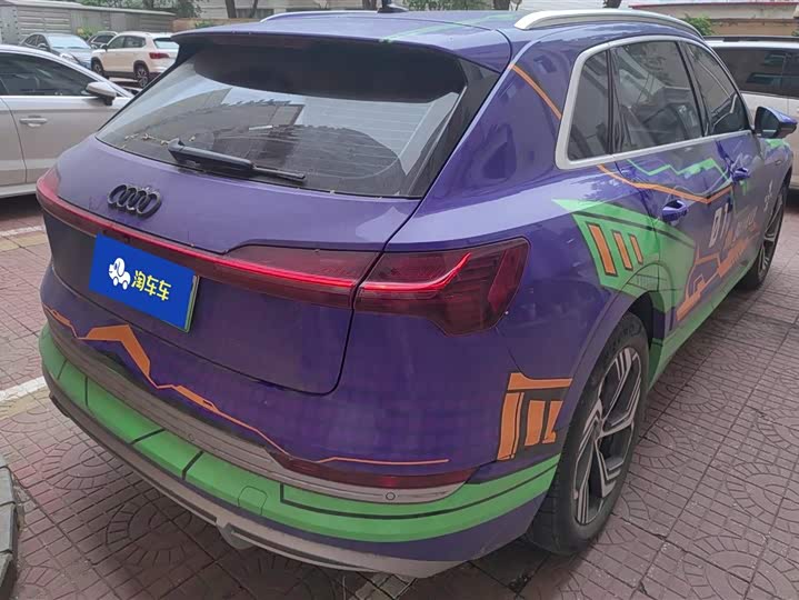 Photo 3 - Audi e-tron