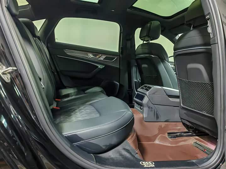 Фото 6 - Audi A6L