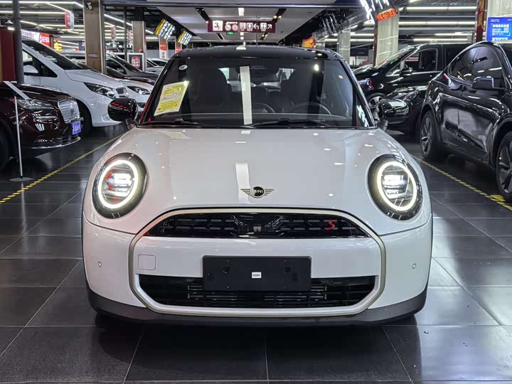 Mini Mini 2025 2025款 2.0T COOPER S 艺术家 五门版