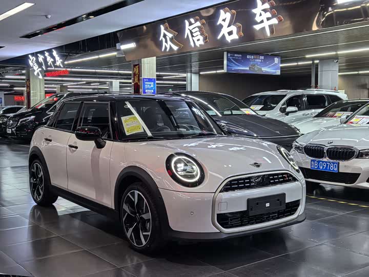 Mini Mini 2025 2025款 2.0T COOPER S 艺术家 五门版