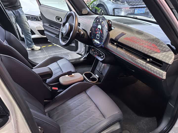 Mini Mini 2025 2025款 2.0T COOPER S 艺术家 五门版