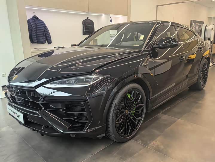 2025 Lamborghini Urus SE