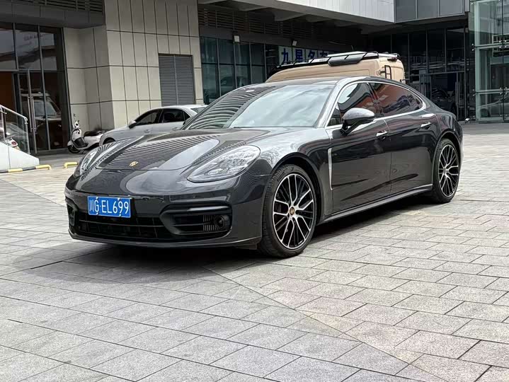 Фото 1 - Porsche Panamera