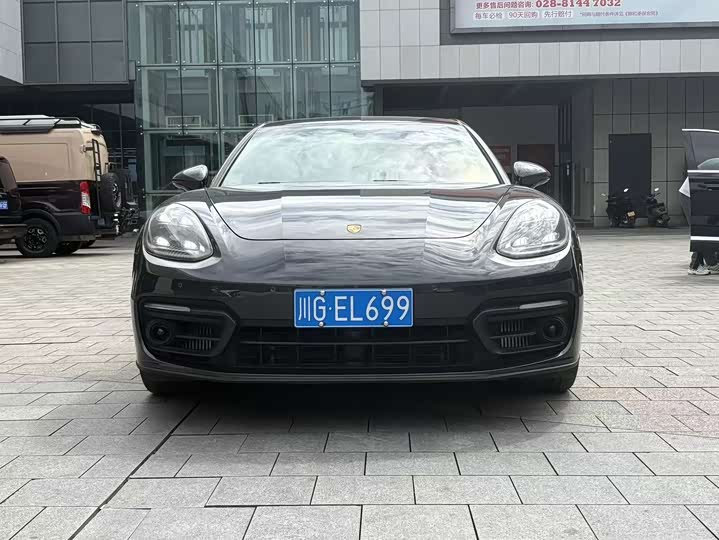 Фото 2 - Porsche Panamera