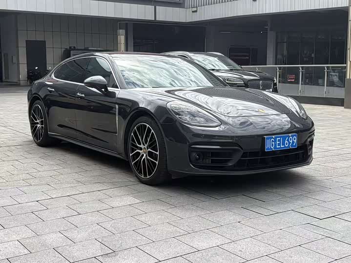 Фото 3 - Porsche Panamera