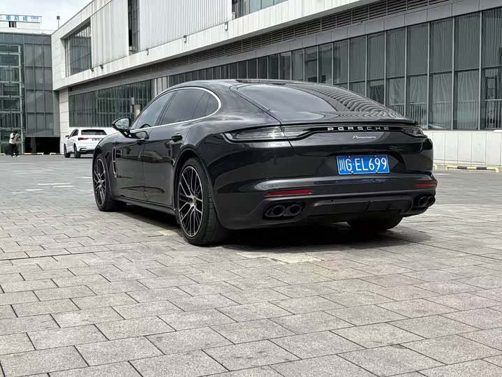 Фото 7 - Porsche Panamera