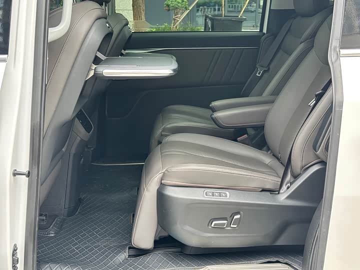 Zdjęcie 7 - Maxus G70