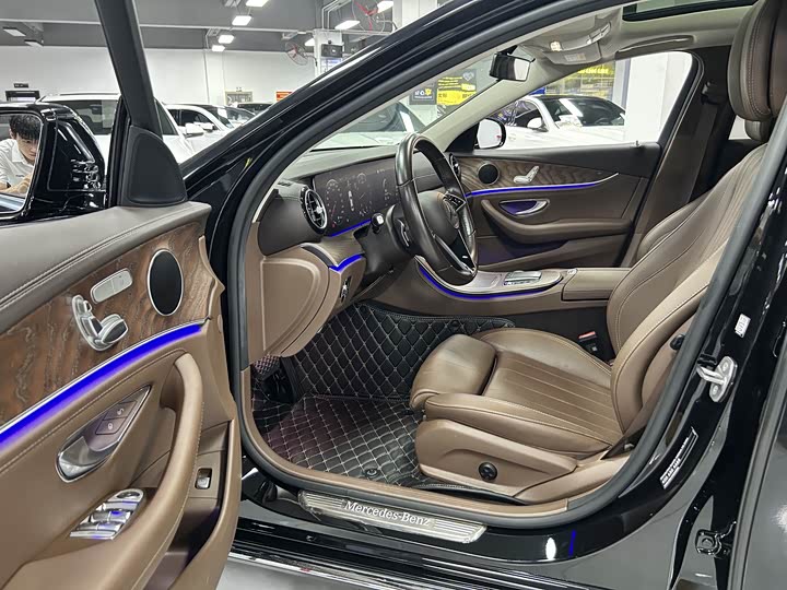 Photo 7 - Mercedes-Benz E-Class