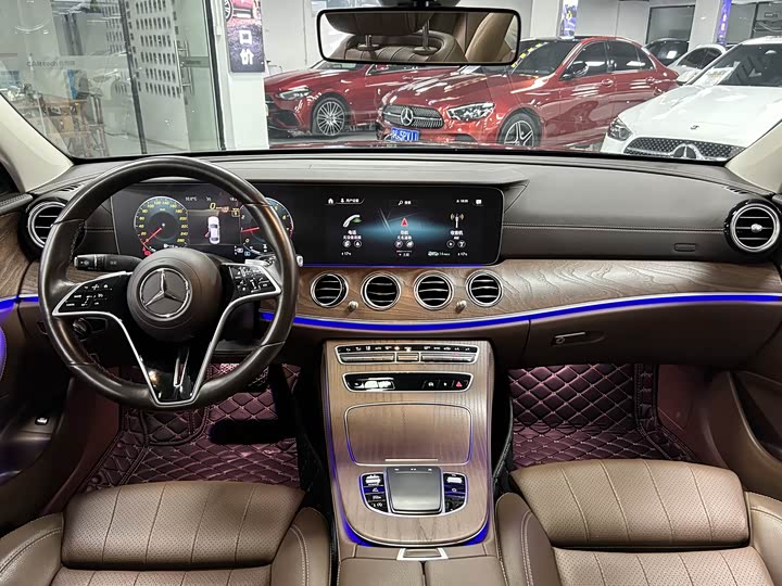 Photo 8 - Mercedes-Benz E-Class