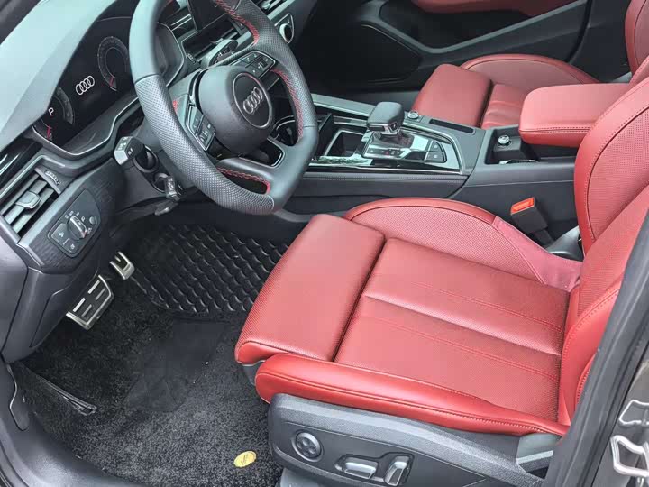 Фото 8 - Audi A4L